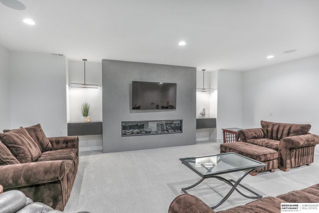 5030 S 223 Plaza, Elkhorn, NE 68022