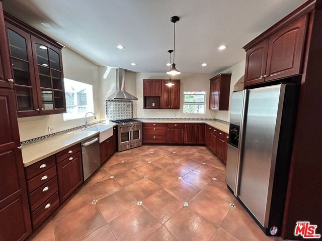 8302 S Sepulveda Boulevard, Los Angeles, CA 90045