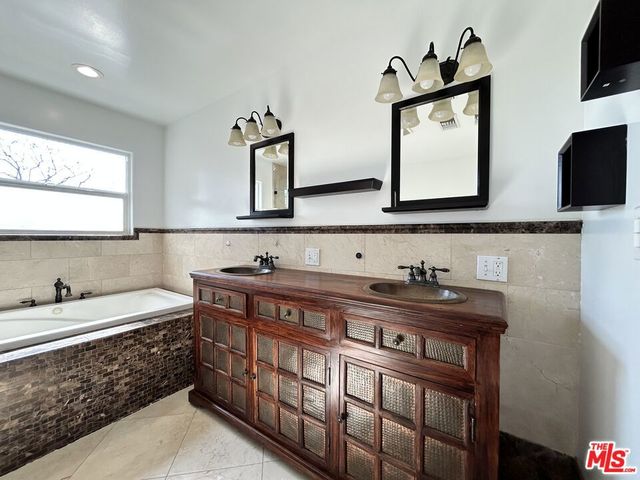 8302 S Sepulveda Boulevard, Los Angeles, CA 90045