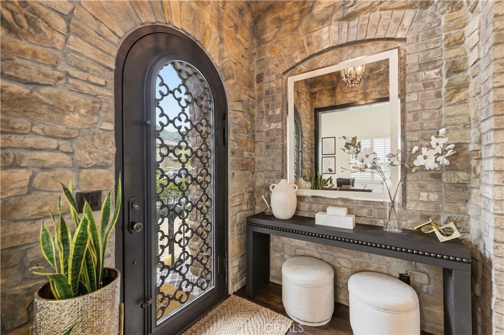 Image 2 of property listing at 24987 Greensbrier Drive, Stevenson Ranch, CA 91381