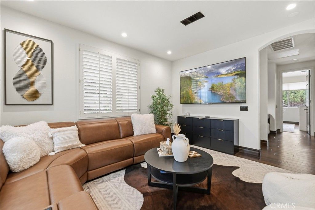 Image 28 of property listing at 24987 Greensbrier Drive, Stevenson Ranch, CA 91381