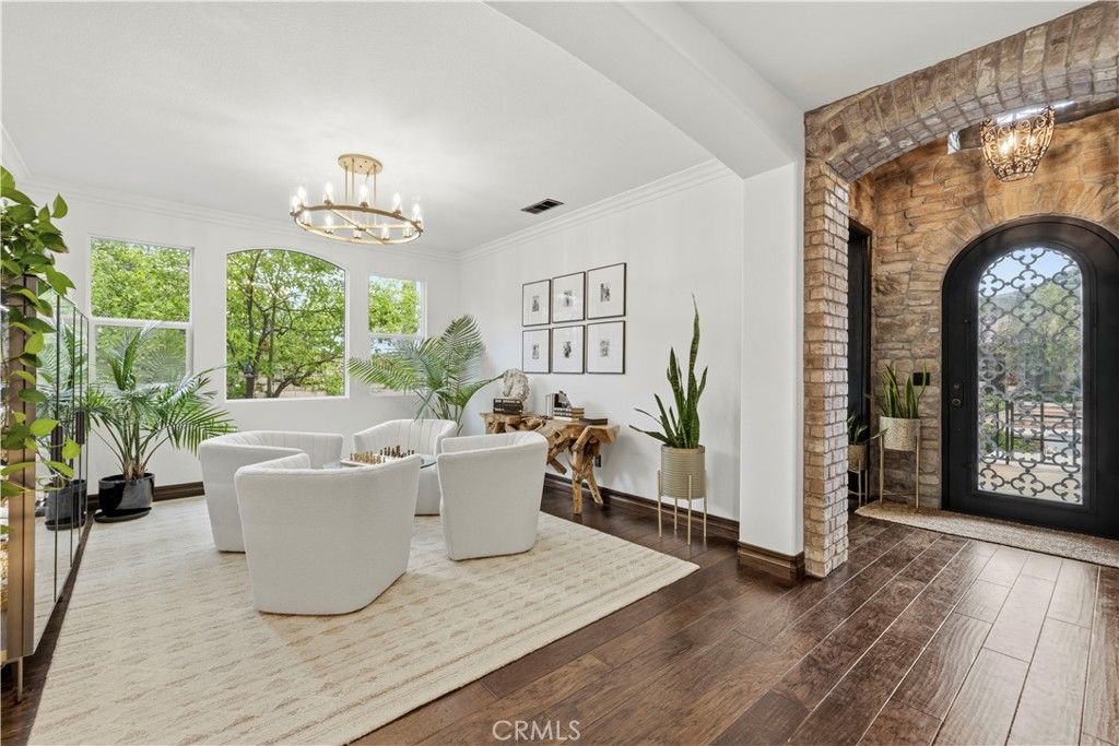 Image 5 of property listing at 24987 Greensbrier Drive, Stevenson Ranch, CA 91381