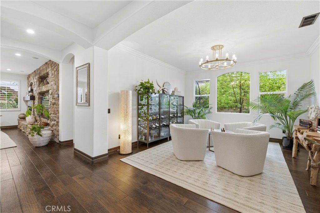 Image 8 of property listing at 24987 Greensbrier Drive, Stevenson Ranch, CA 91381