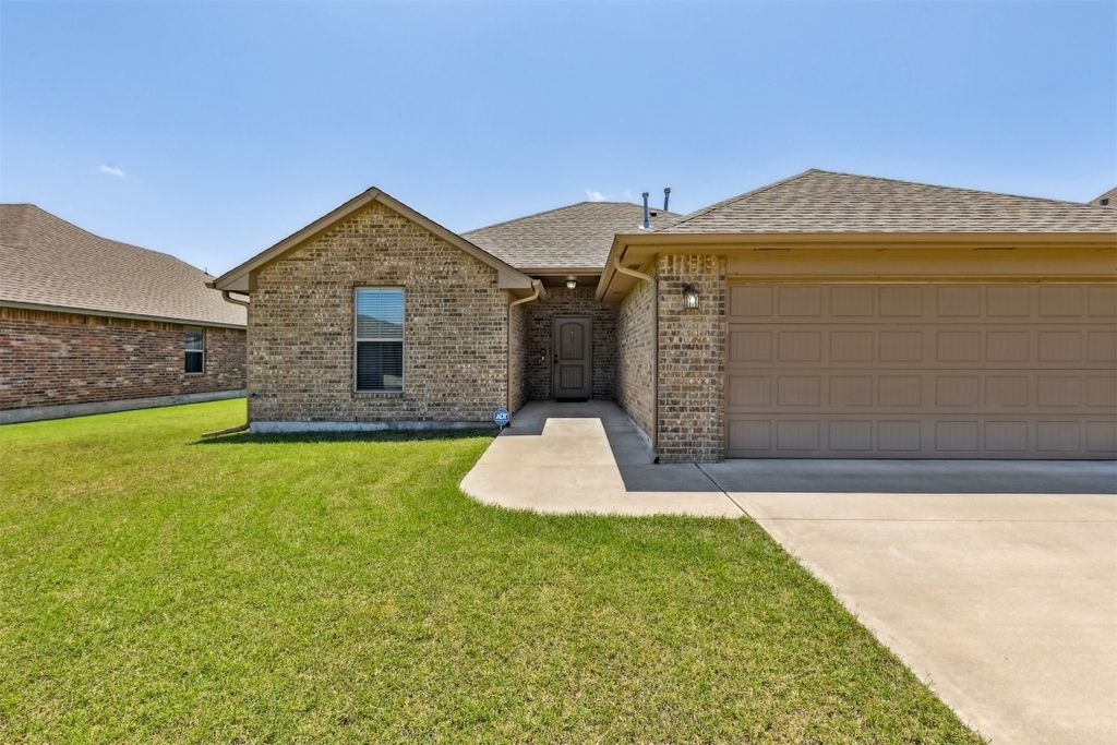 1012 SW 13th Street, Moore, OK 73160