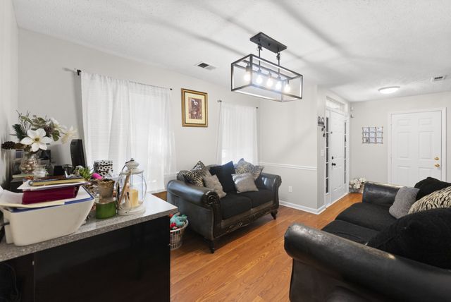 4900 Oak Barrel Dr, Antioch, TN 37013
