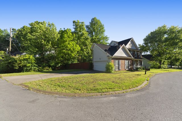 4900 Oak Barrel Dr, Antioch, TN 37013