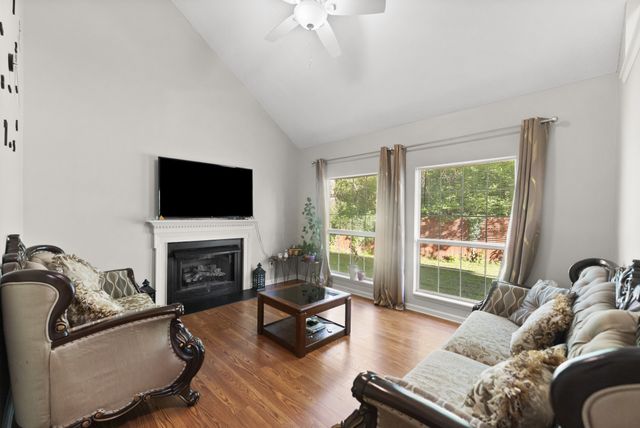 4900 Oak Barrel Dr, Antioch, TN 37013