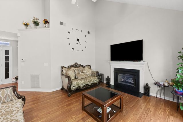 4900 Oak Barrel Dr, Antioch, TN 37013