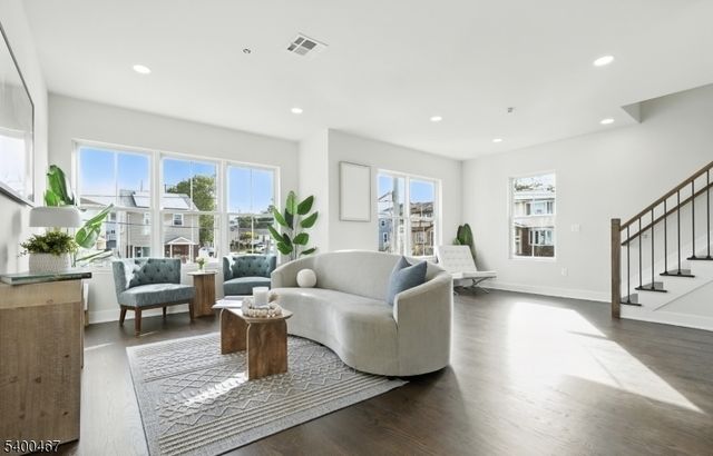 188 Canterbury Ave, North Arlington Boro, NJ 07031