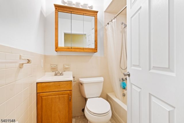 71 Dukes Rd, Rahway City, NJ 07065