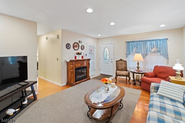 71 Dukes Rd, Rahway City, NJ 07065