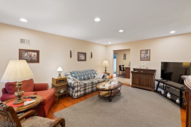 71 Dukes Rd, Rahway City, NJ 07065