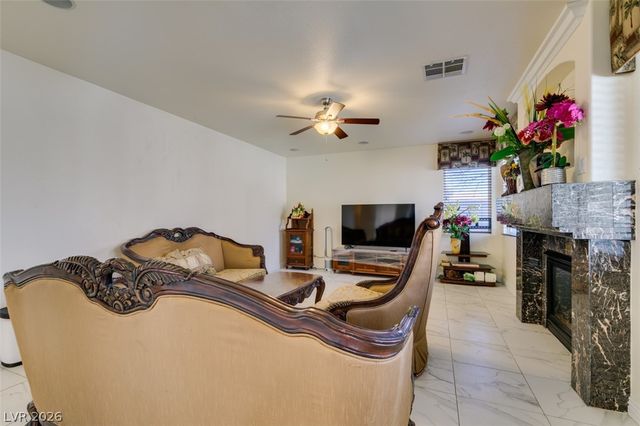 10 Gulf Pines Avenue, Las Vegas, NV 89148