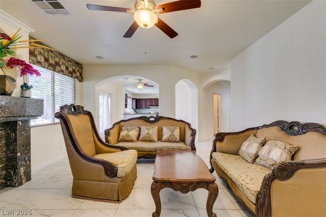 10 Gulf Pines Avenue, Las Vegas, NV 89148