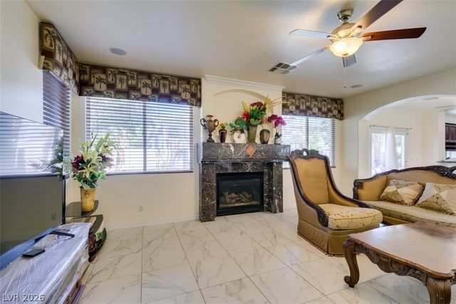 10 Gulf Pines Avenue, Las Vegas, NV 89148