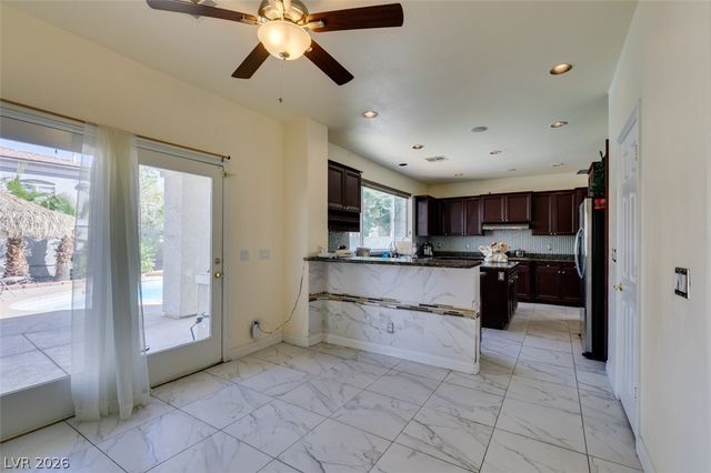 10 Gulf Pines Avenue, Las Vegas, NV 89148