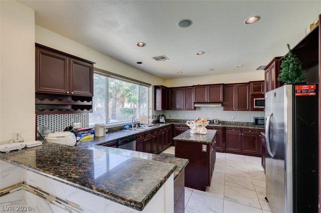 10 Gulf Pines Avenue, Las Vegas, NV 89148