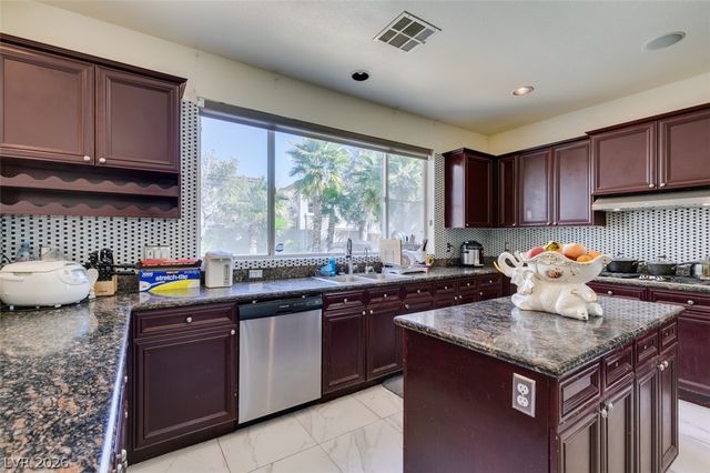 10 Gulf Pines Avenue, Las Vegas, NV 89148