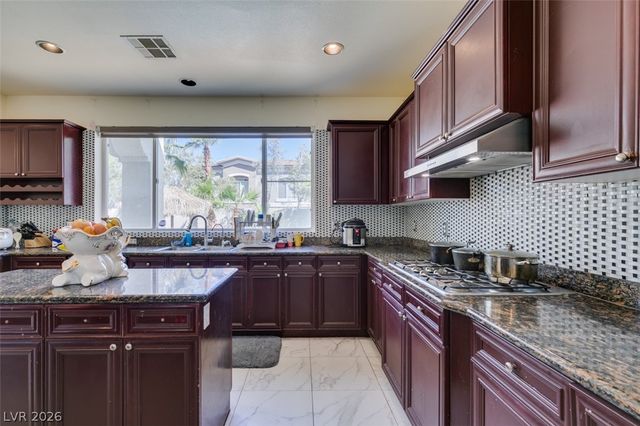 10 Gulf Pines Avenue, Las Vegas, NV 89148