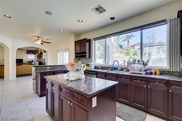 10 Gulf Pines Avenue, Las Vegas, NV 89148