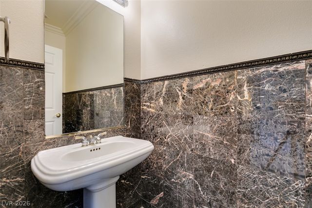 10 Gulf Pines Avenue, Las Vegas, NV 89148