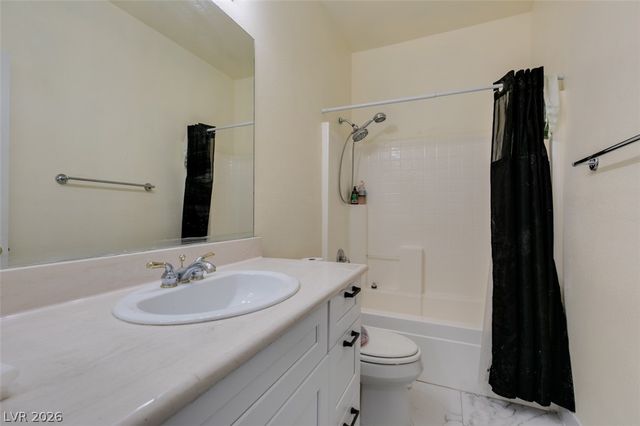 10 Gulf Pines Avenue, Las Vegas, NV 89148