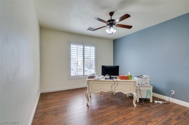 10 Gulf Pines Avenue, Las Vegas, NV 89148