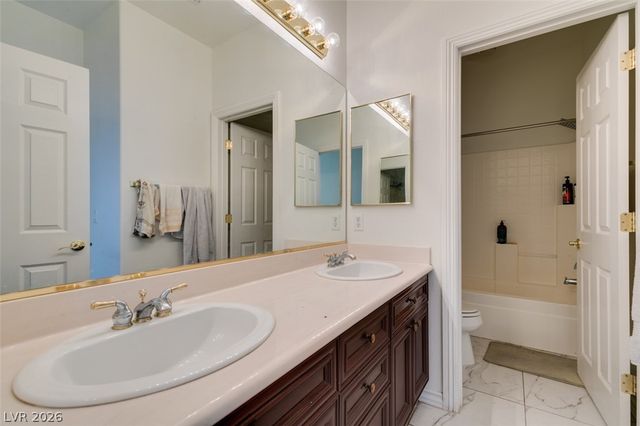 10 Gulf Pines Avenue, Las Vegas, NV 89148