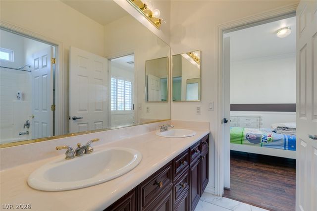 10 Gulf Pines Avenue, Las Vegas, NV 89148