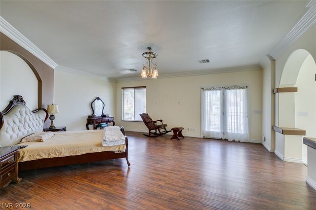 10 Gulf Pines Avenue, Las Vegas, NV 89148