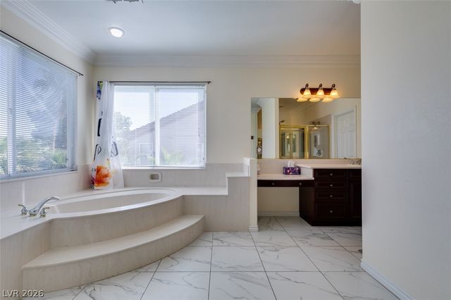 10 Gulf Pines Avenue, Las Vegas, NV 89148