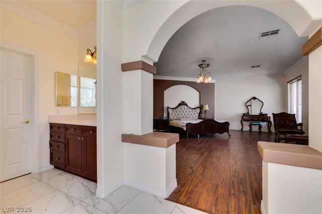 10 Gulf Pines Avenue, Las Vegas, NV 89148