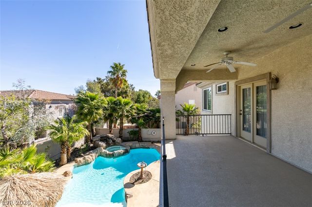 10 Gulf Pines Avenue, Las Vegas, NV 89148