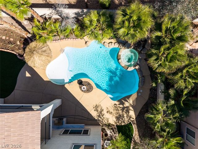 10 Gulf Pines Avenue, Las Vegas, NV 89148