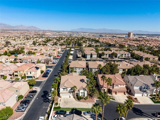 10 Gulf Pines Avenue, Las Vegas, NV 89148