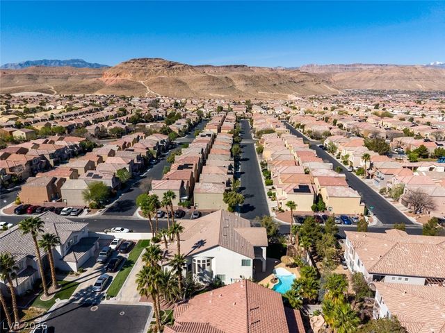 10 Gulf Pines Avenue, Las Vegas, NV 89148