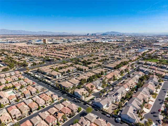 10 Gulf Pines Avenue, Las Vegas, NV 89148