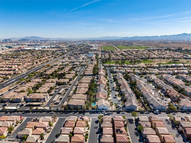 10 Gulf Pines Avenue, Las Vegas, NV 89148