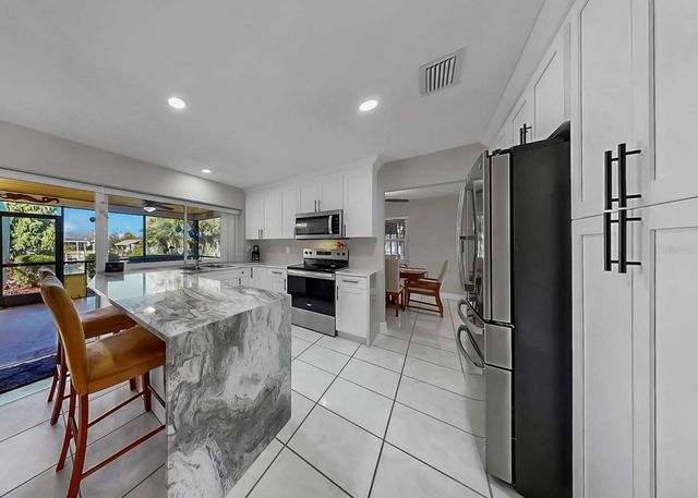 6508 SOLITAIRE PALM WAY, Apollo Beach, FL 33572