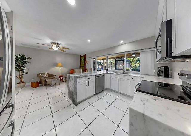 6508 SOLITAIRE PALM WAY, Apollo Beach, FL 33572