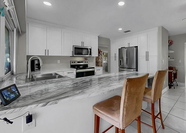 6508 SOLITAIRE PALM WAY, Apollo Beach, FL 33572