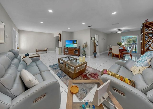 6508 SOLITAIRE PALM WAY, Apollo Beach, FL 33572