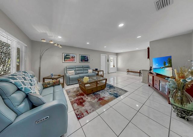 6508 SOLITAIRE PALM WAY, Apollo Beach, FL 33572