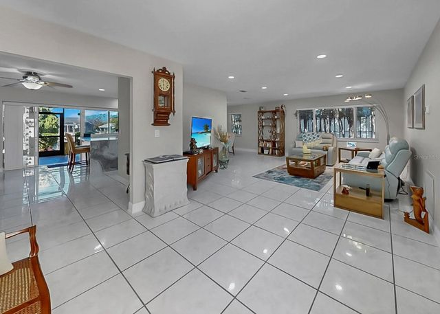 6508 SOLITAIRE PALM WAY, Apollo Beach, FL 33572