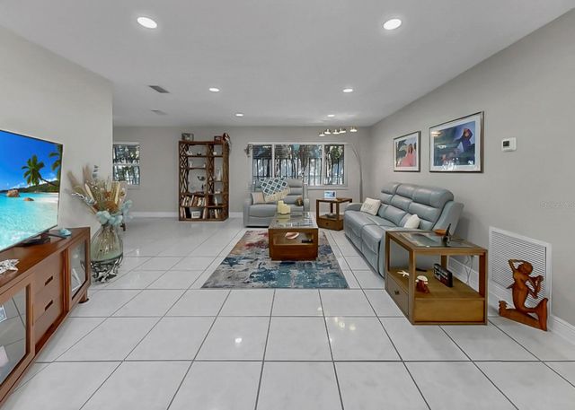 6508 SOLITAIRE PALM WAY, Apollo Beach, FL 33572