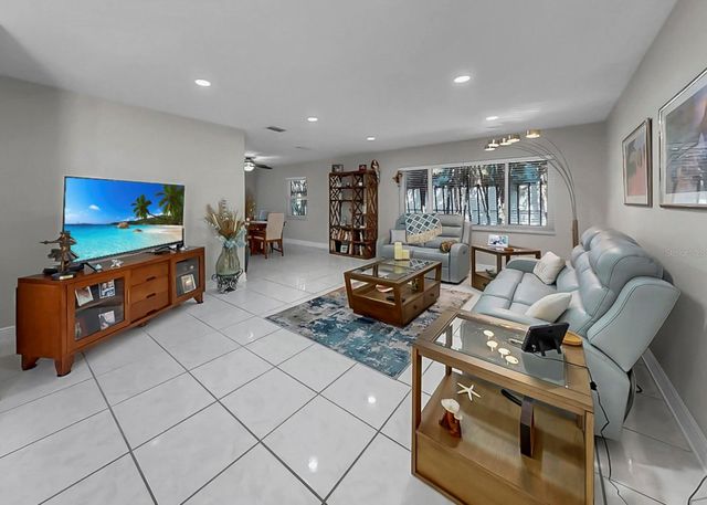 6508 SOLITAIRE PALM WAY, Apollo Beach, FL 33572