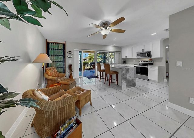 6508 SOLITAIRE PALM WAY, Apollo Beach, FL 33572