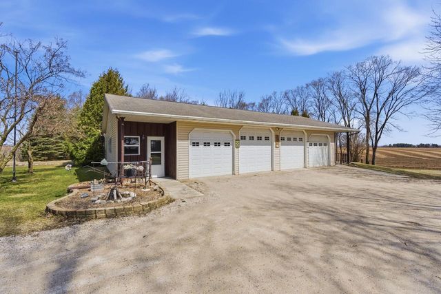 N9415 Sexton ROAD, Elkhart Lake, WI 53020