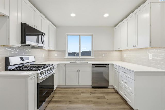 2888 S Roosevelt St, Kennewick, WA 99338