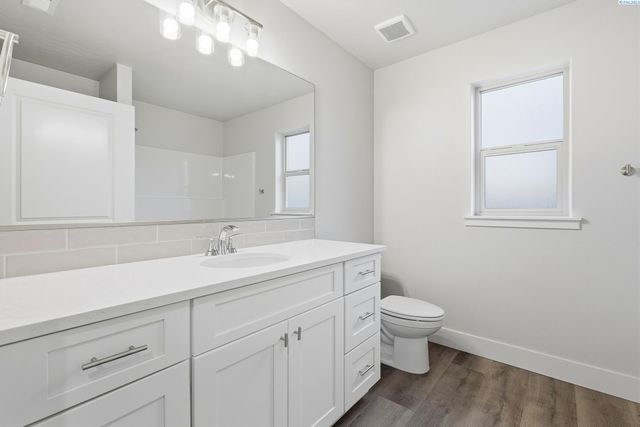 2888 S Roosevelt St, Kennewick, WA 99338